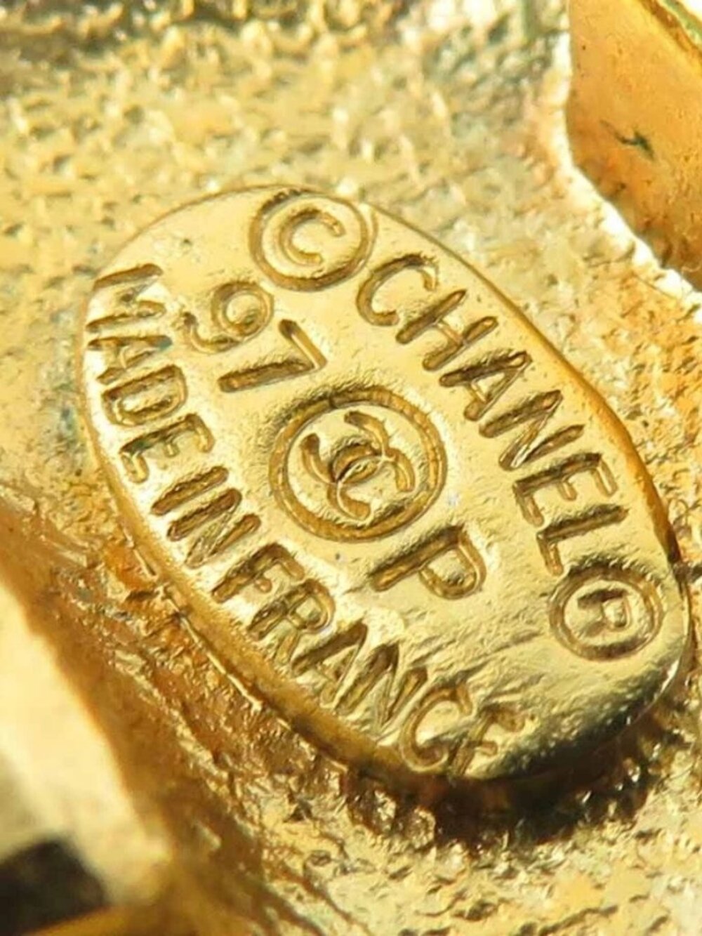 CHANEL Vintage CC Logo Clip on Earrings Gold Metal - Picture 7 of 7